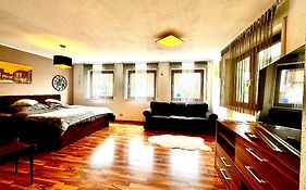 Dreamhouse Apartments